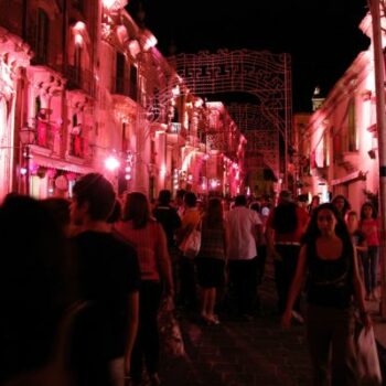 Notte Rosa per le strade del centro di Riccione