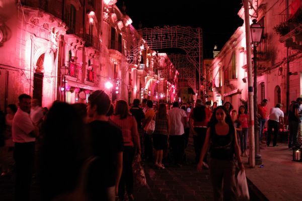 Notte Rosa per le strade del centro di Riccione