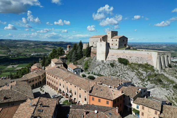 Vista aerea del borgo di Verucchio